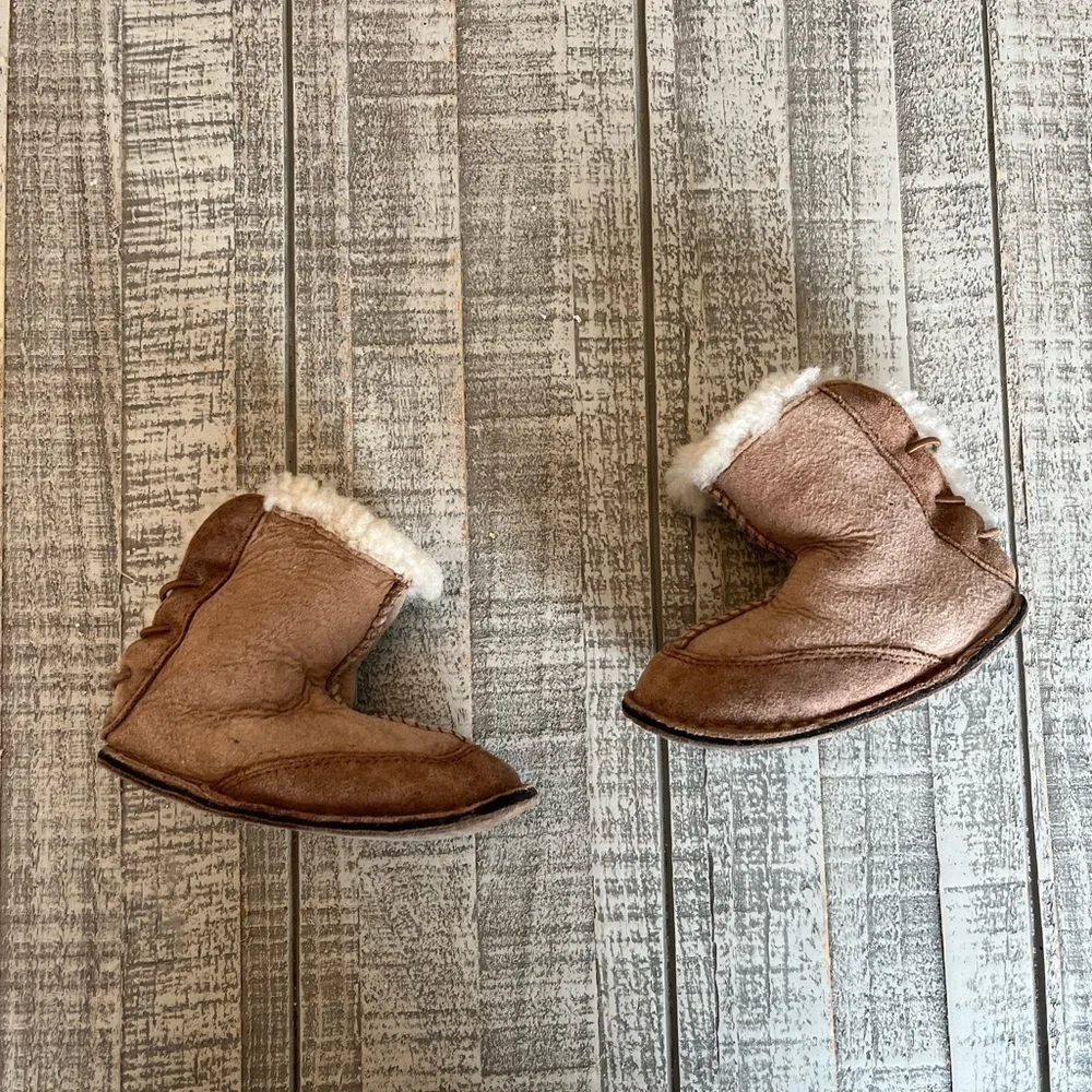 UGG Australia Toddler Boots size: Medium